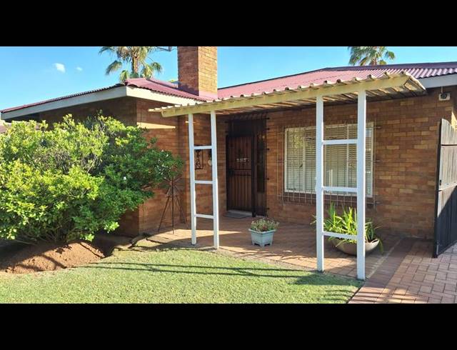 5 BEDROOM HOUSE FOR SALE IN STRUBENVALE